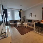Golden Gate Apartment
