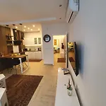 Golden Gate Apartment